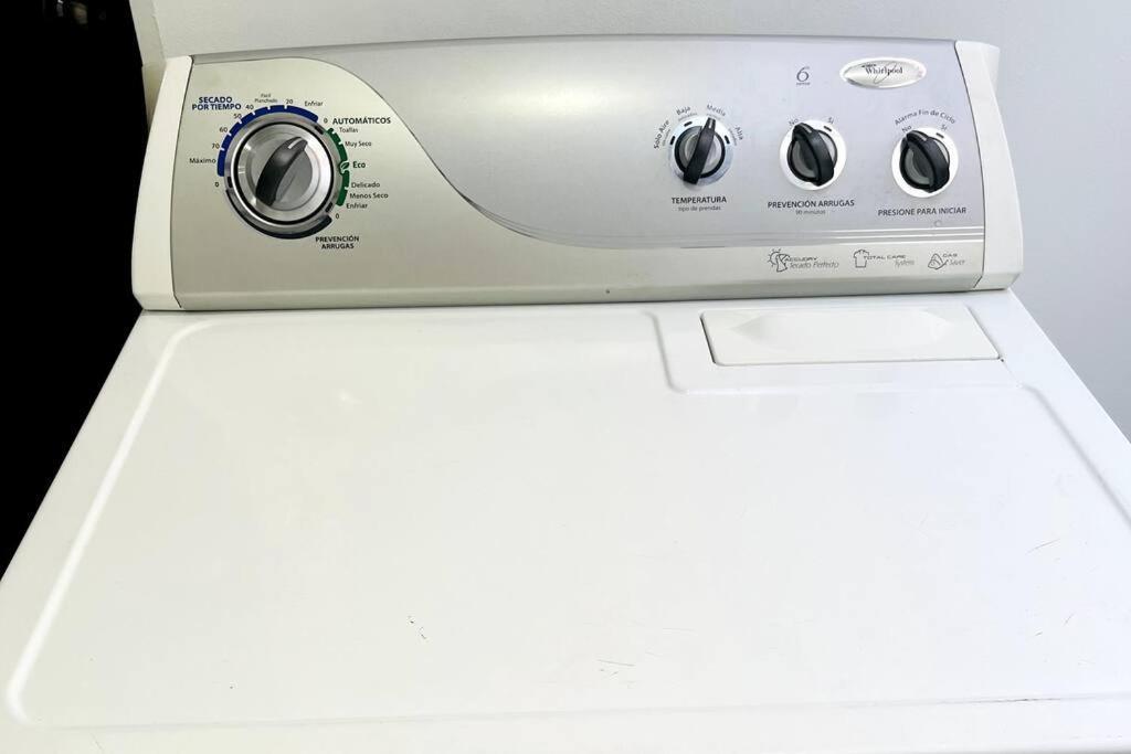 Acogedor,luz Natural , Agua Caliente ,200 Mbps,central. Apartamento *