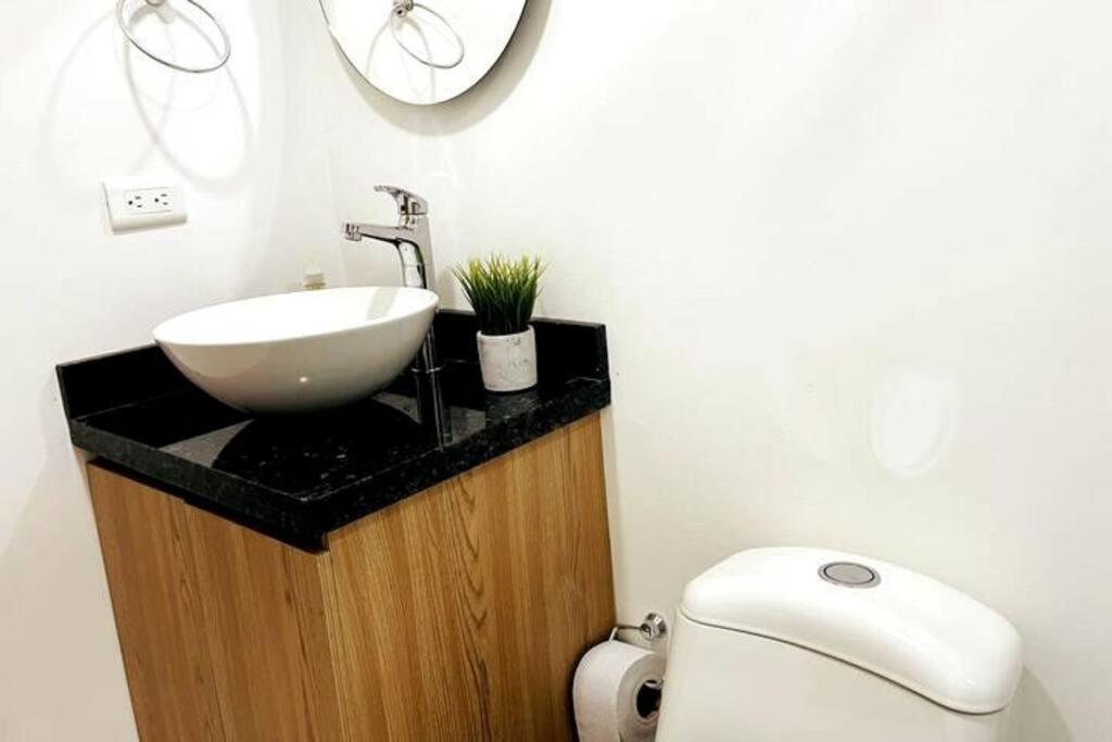 Apartamento Acogedor,luz Natural , Agua Caliente ,200 Mbps,central. Medellín