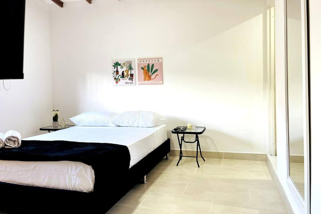 Apartamento Acogedor,luz Natural , Agua Caliente ,200 Mbps,central. *