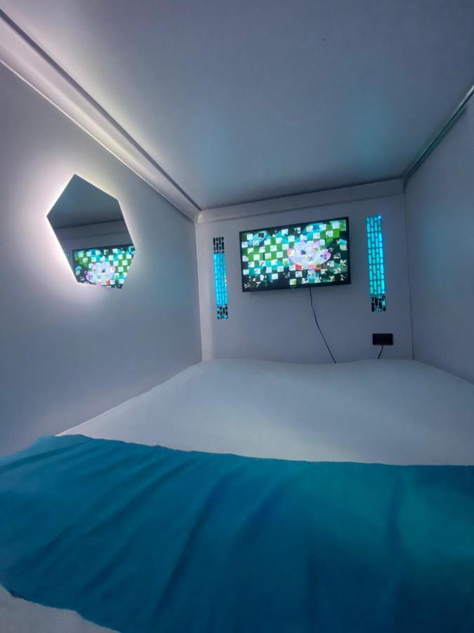 Caps El Poblado Capsule hotel