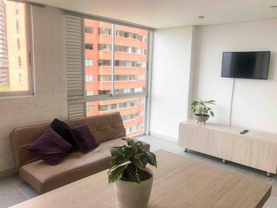 Grandioso Apartamento Cerca Al Lleras Y Tesoro Apartamento