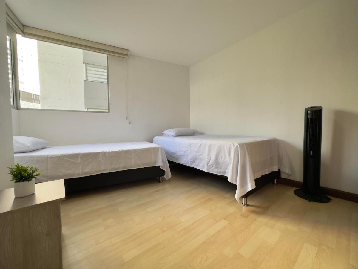 El Poblado: Elegancia Y Confort Apartamento