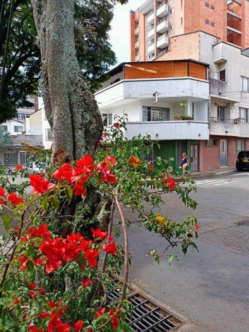 Apartamento Independiente Con Terraza En Belen Cerca A Laureles *