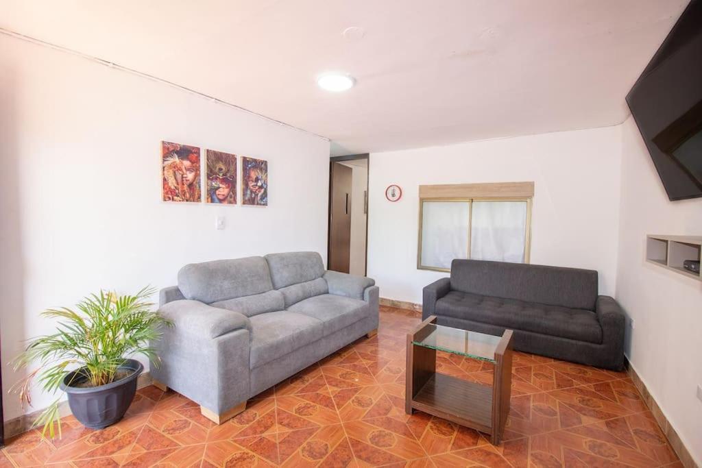 ¡casa Con Parqueadero! Hogarena Y Vacacional