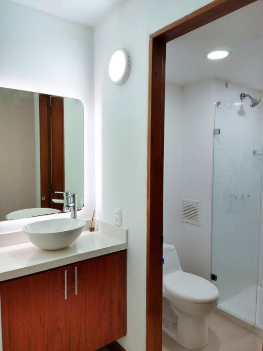 Apartamento Comodo Y Moderno, La Mejor Ubicacion, Cerca Al Metro Tranvia