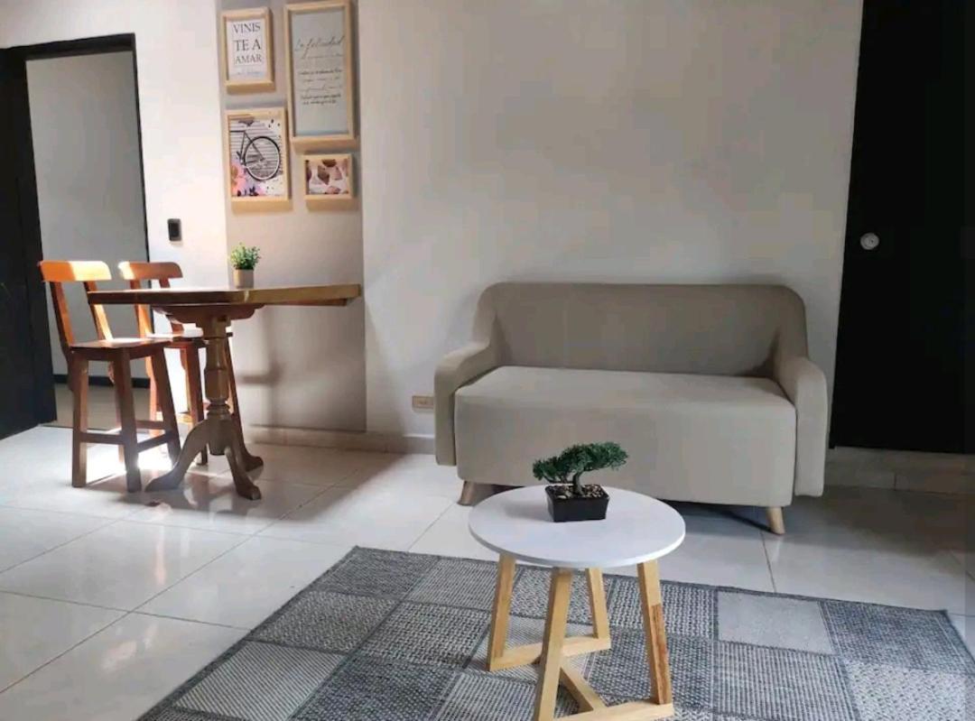 Loft A Media Cuadra De La Estacion Floresta * Medellín