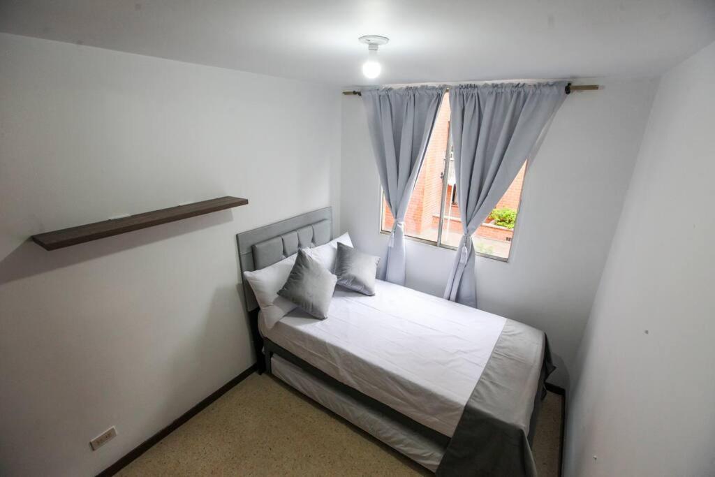 Espacioso Y Comodo Hogar. Apartment Medellin