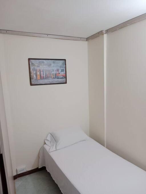 Apartamento Amplia Casa Familiar, Comoda Y En Laureles