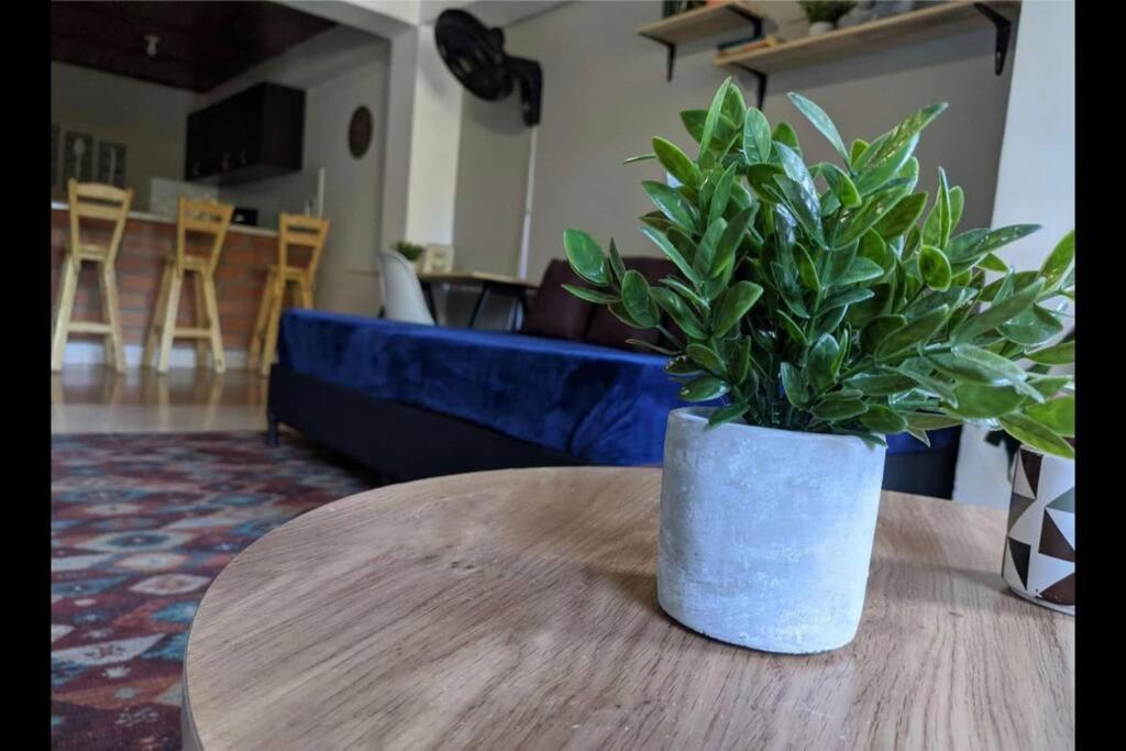 Apartamento Poblado Primer Piso Ed Villada 173 *