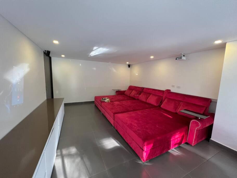 4 Bedrooms Mansion In Poblado 10 Minutes To Provenza Сasa de vacaciones