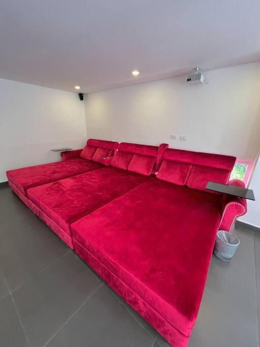4 Bedrooms Mansion In Poblado 10 Minutes To Provenza *
