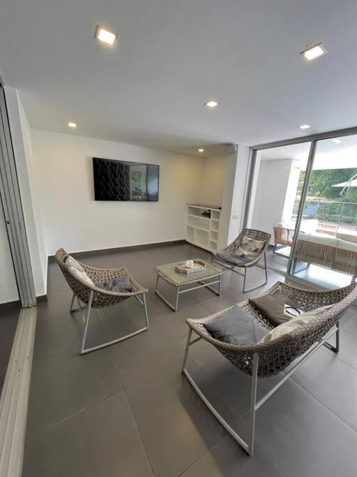 Сasa de vacaciones 4 Bedrooms Mansion In Poblado 10 Minutes To Provenza Medellín