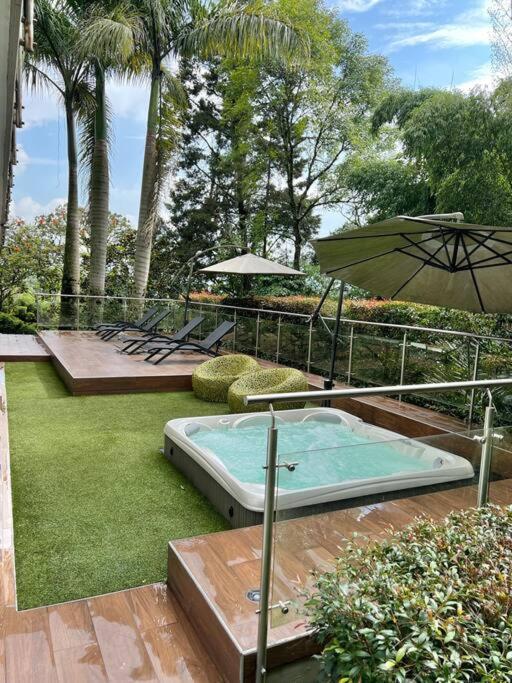 Сasa de vacaciones 4 Bedrooms Mansion In Poblado 10 Minutes To Provenza Medellín