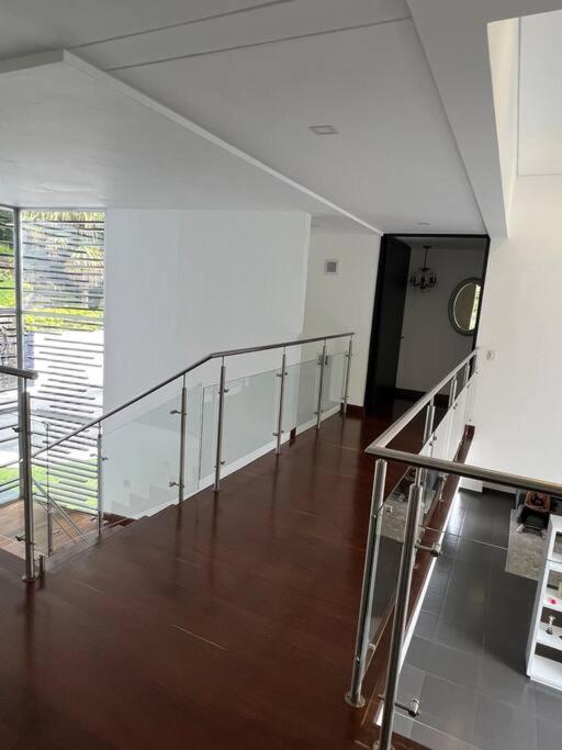 4 Bedrooms Mansion In Poblado 10 Minutes To Provenza Сasa de vacaciones