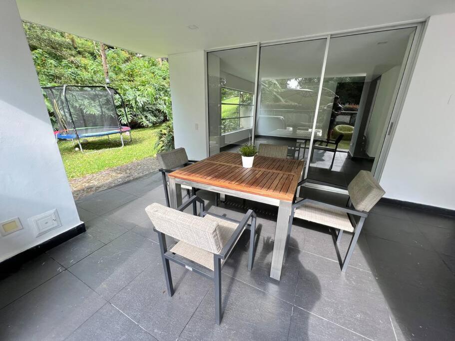 Сasa de vacaciones 4 Bedrooms Mansion In Poblado 10 Minutes To Provenza Medellín