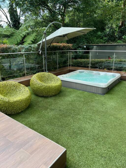 4 Bedrooms Mansion In Poblado 10 Minutes To Provenza * Medellín