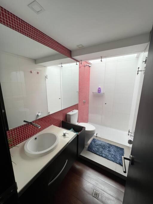 4 Bedrooms Mansion In Poblado 10 Minutes To Provenza Сasa de vacaciones *
