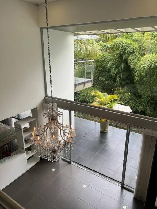 4 Bedrooms Mansion In Poblado 10 Minutes To Provenza Сasa de vacaciones Medellín