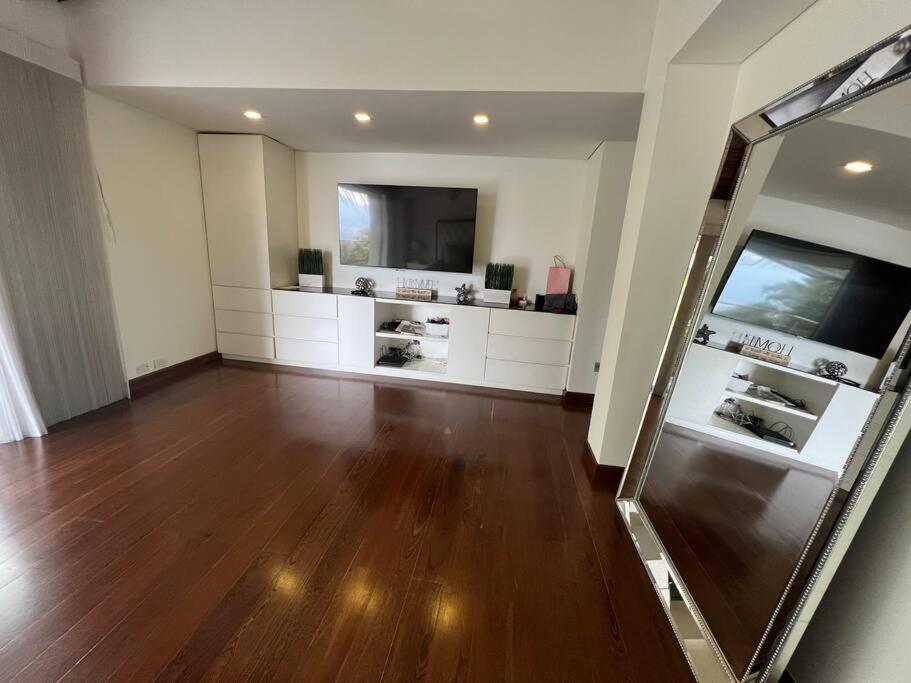 4 Bedrooms Mansion In Poblado 10 Minutes To Provenza *