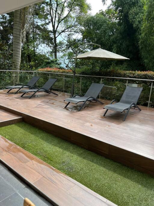 4 Bedrooms Mansion In Poblado 10 Minutes To Provenza Сasa de vacaciones *