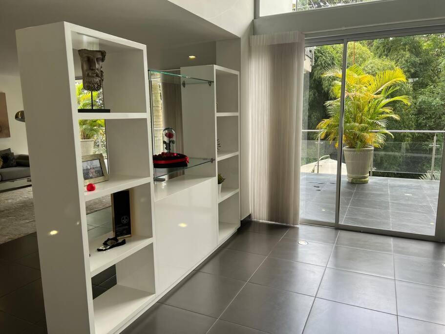 4 Bedrooms Mansion In Poblado 10 Minutes To Provenza Medellín