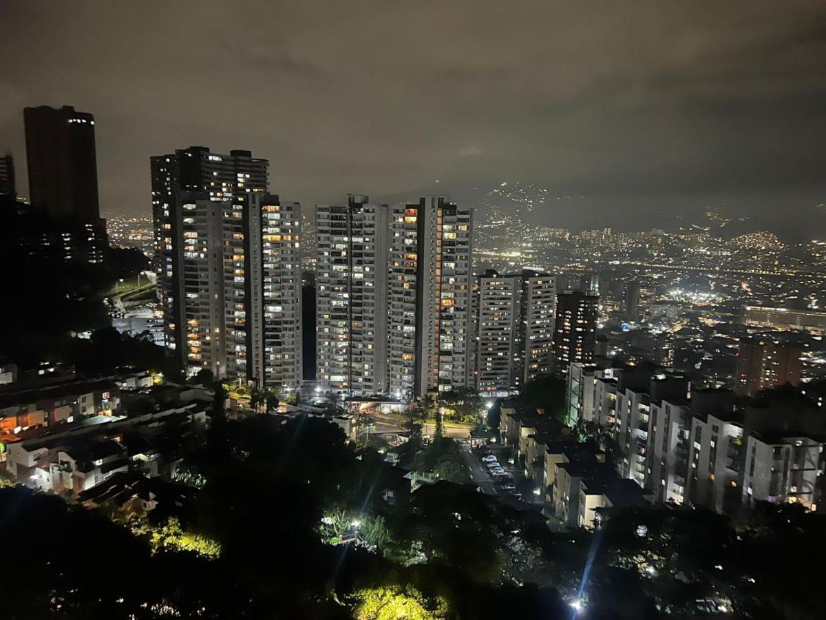 Comodo Con Vista Al Ciudad Cerca Al Poblado Medellín