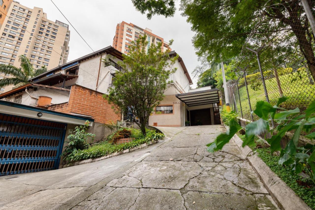 Studio Completo - Aguacatala * Medellín