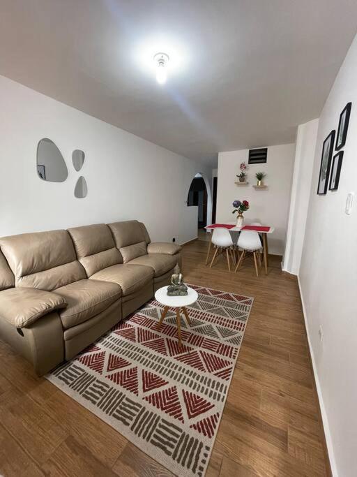 Apartamento Apto Completo Moderno 1er Piso Medellín