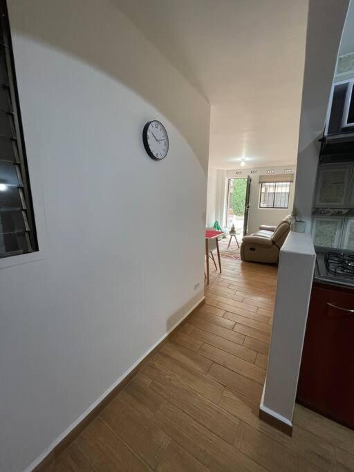 Apto Completo Moderno 1er Piso * Medellín