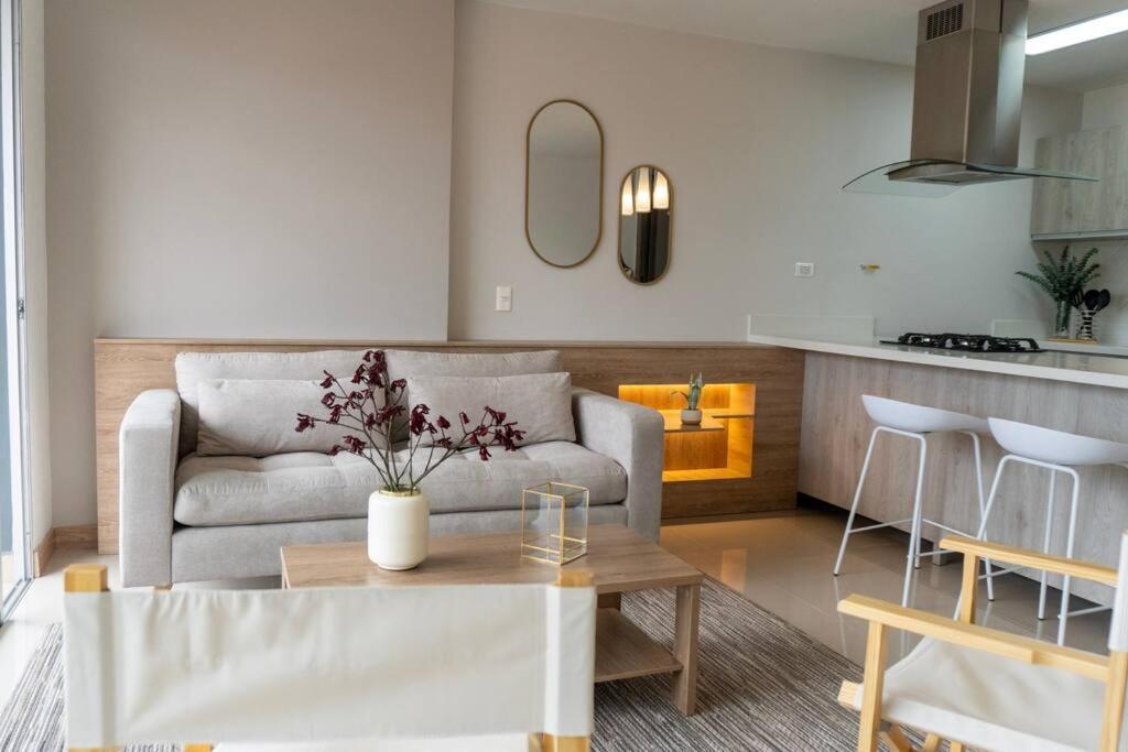 Luxury, 3 Bdr, Pv Balconie, Design, Laureles *