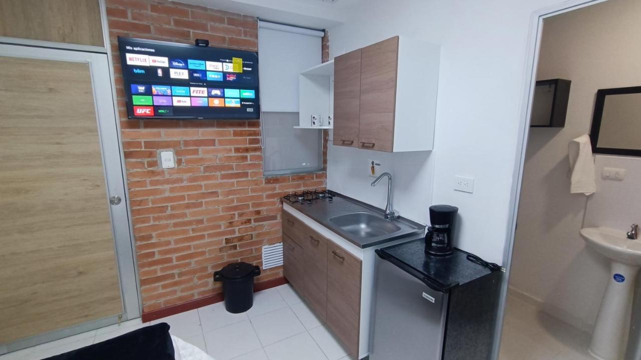Mini-estudio 4 Privilegiada Ubicacion Frente Al Centro Comercial Apartamento Medellín