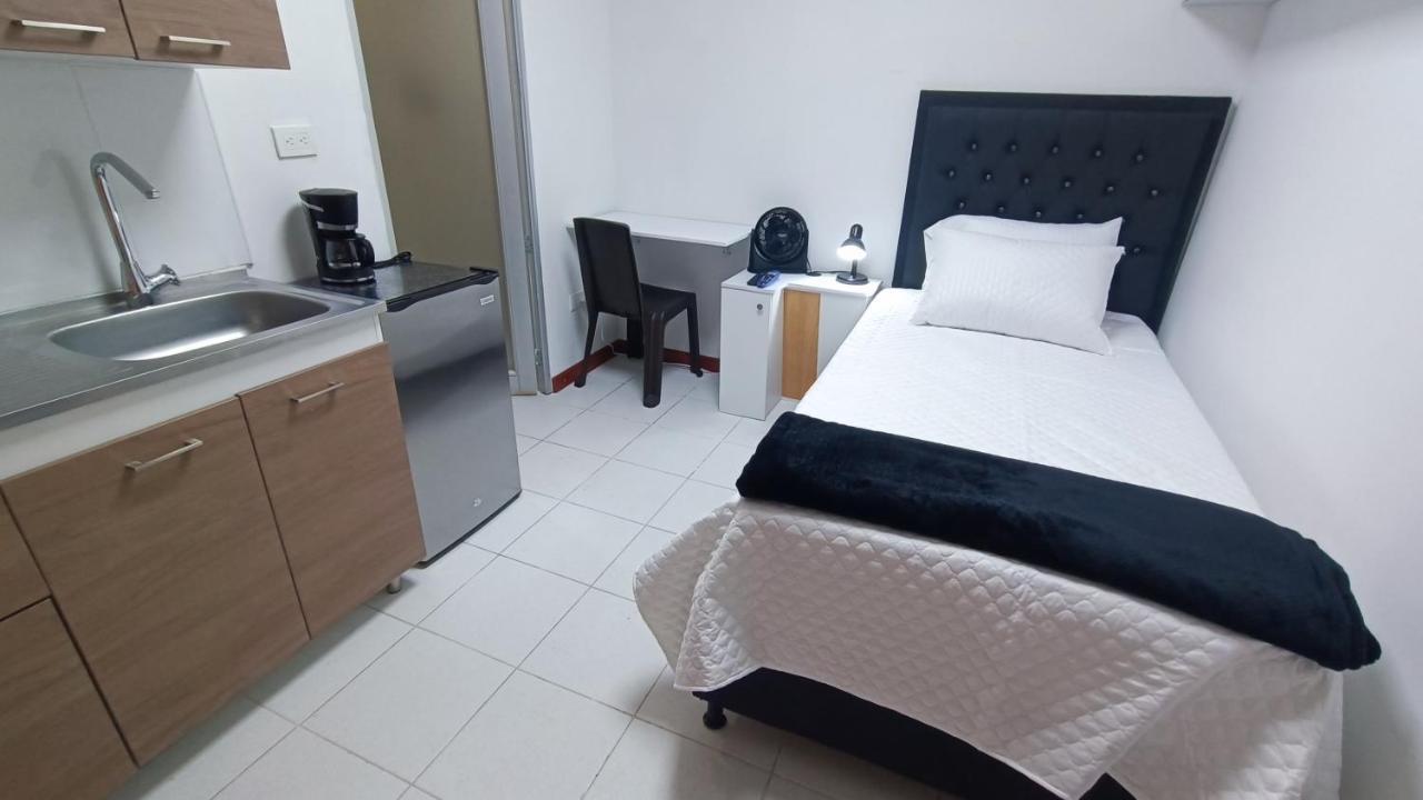 Mini-estudio 4 Privilegiada Ubicacion Frente Al Centro Comercial Apartamento *