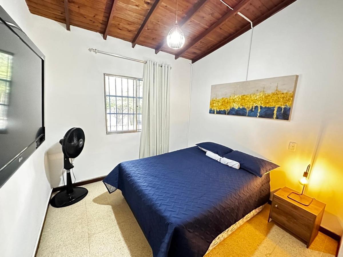 Casa Poblado- Manila. Parqueadero Gratuito! Сasa de vacaciones Medellín
