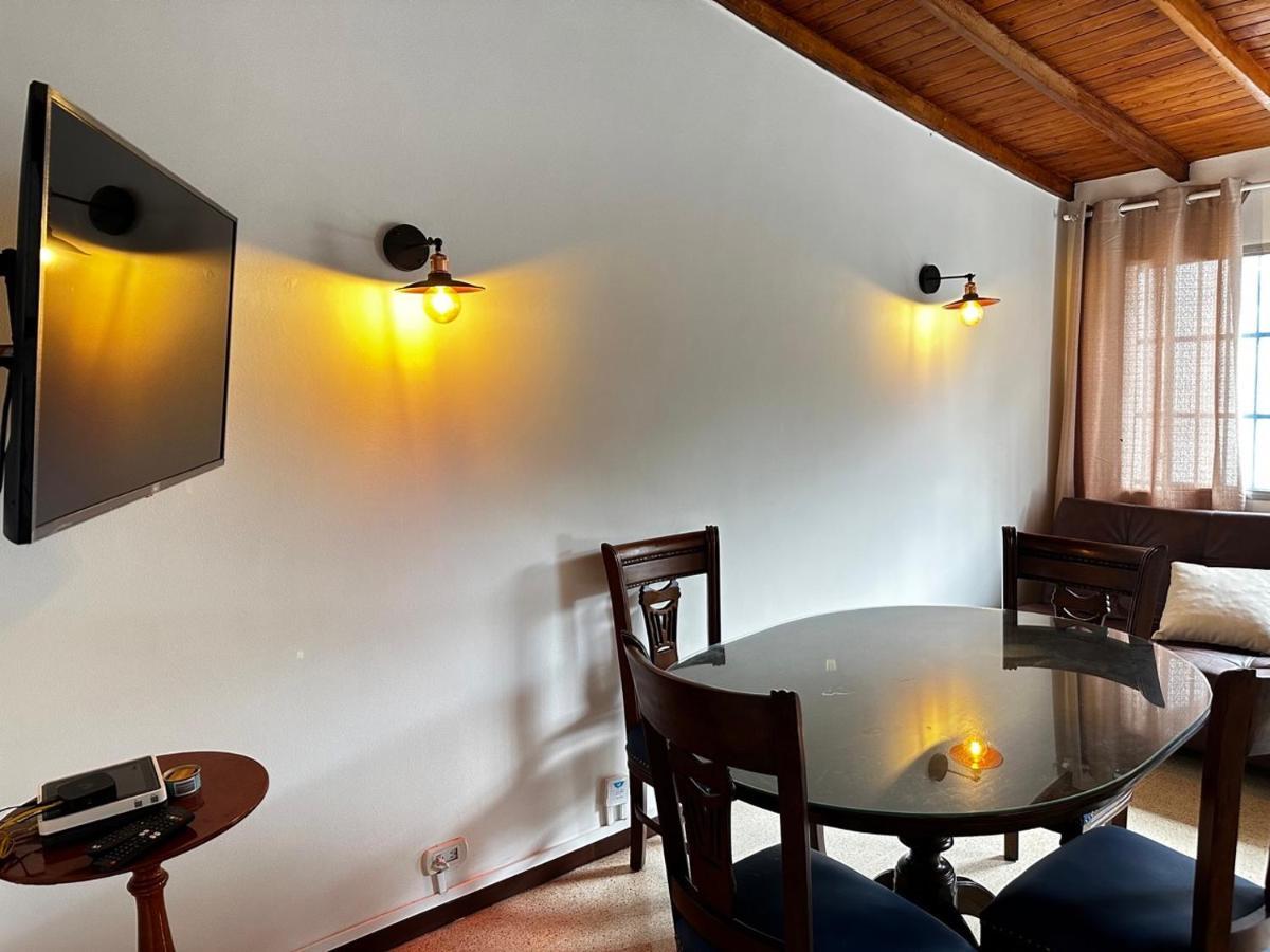 Casa Poblado- Manila. Parqueadero Gratuito! Сasa de vacaciones *