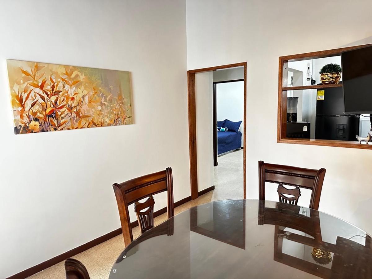 Casa Poblado- Manila. Parqueadero Gratuito! Medellín