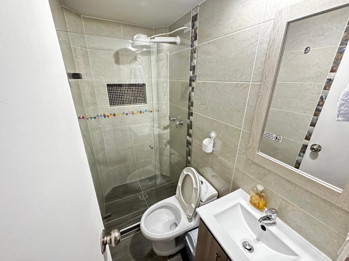 Casa Poblado- Manila. Parqueadero Gratuito! Сasa de vacaciones *