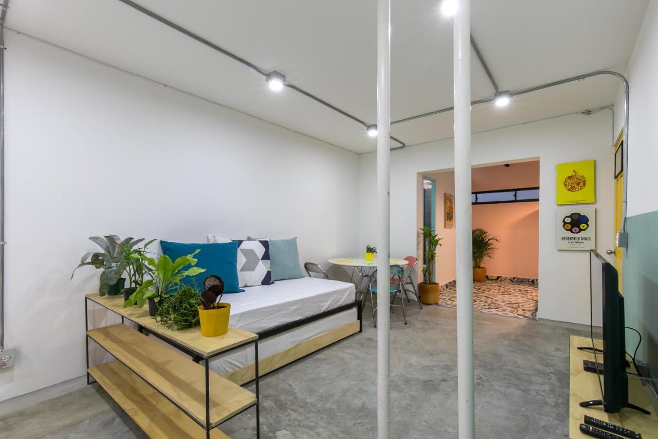 Amarillo-morado-ocre Apartamento