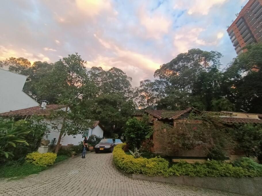 La Casa De La Abuela, Poblado *