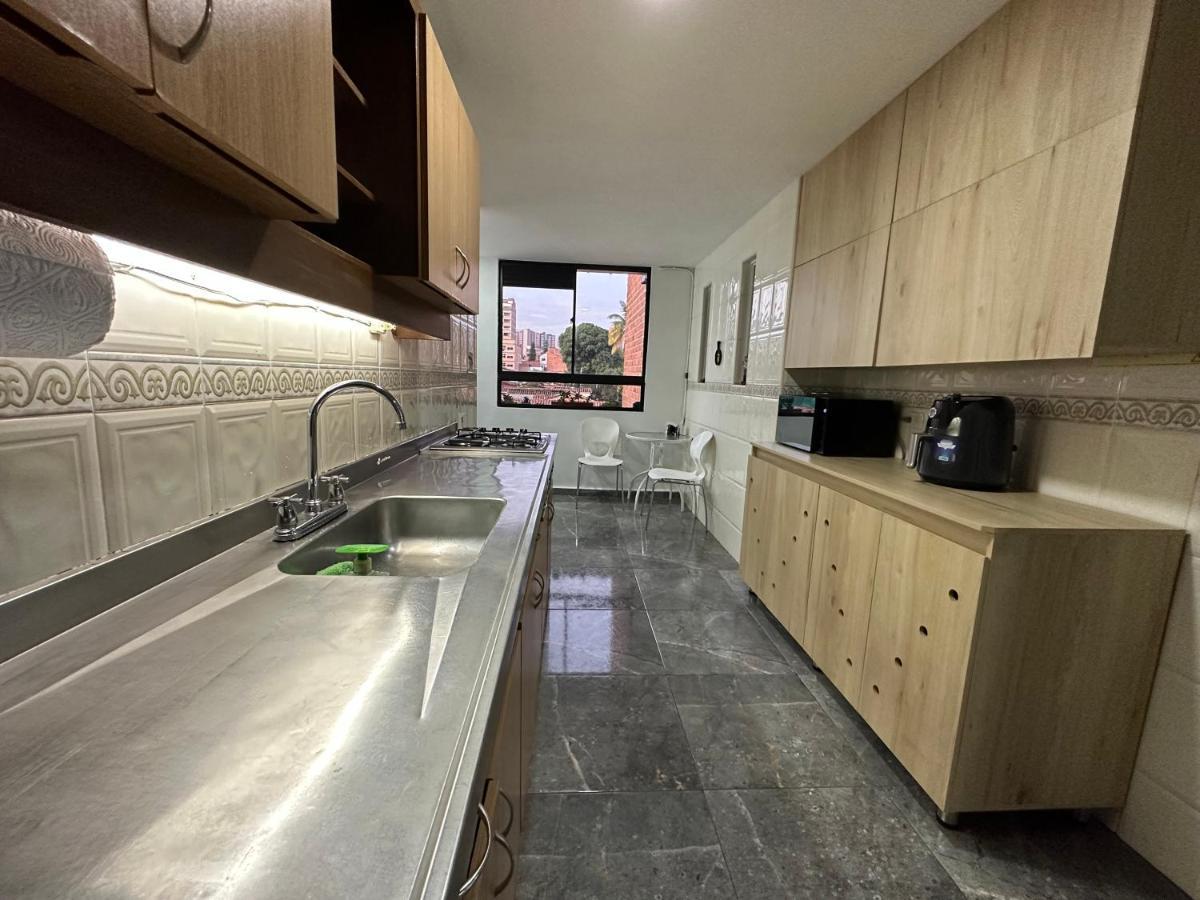 Apartamento Impresionante De 150 Metros Hasta Para 10 Personas Con Seguridad Privada 24hr Laureles - Estadio