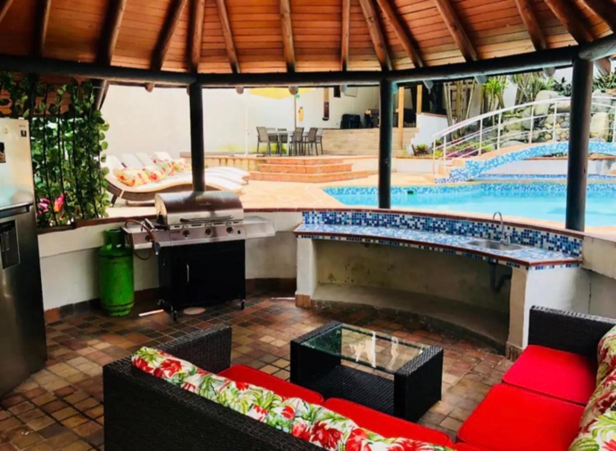 Poblado Tropical 13 Bedroom Mansion Pool Jacuzzi Ac Butler 5 Minutes To Lleras