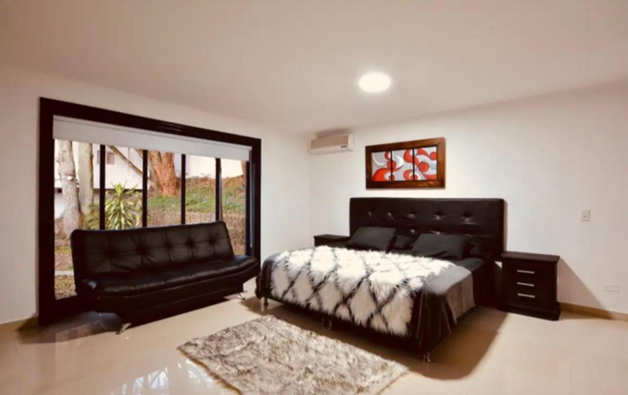 Villa Poblado Tropical 13 Bedroom Mansion Pool Jacuzzi Ac Butler 5 Minutes To Lleras