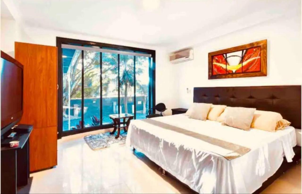 Poblado Tropical 13 Bedroom Mansion Pool Jacuzzi Ac Butler 5 Minutes To Lleras Medellín