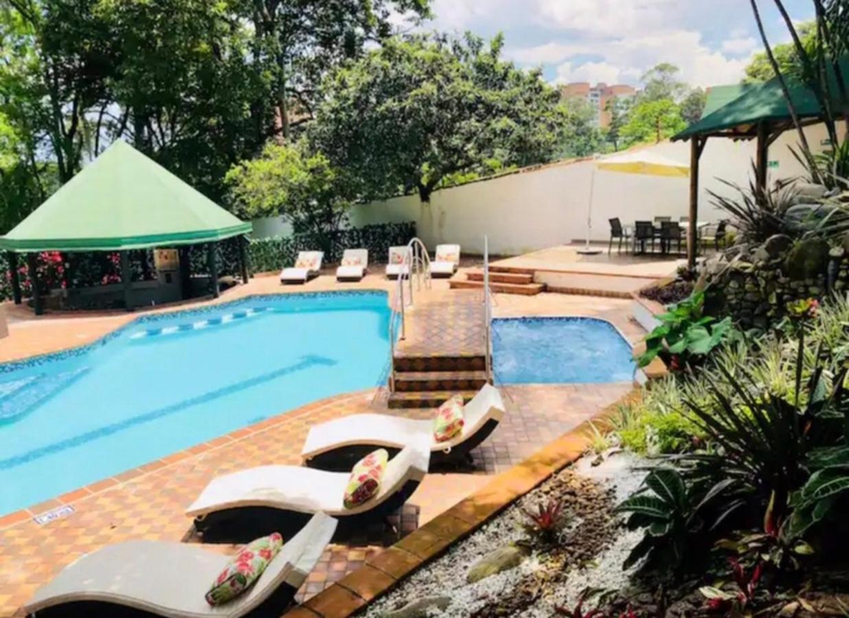 Poblado Tropical 13 Bedroom Mansion Pool Jacuzzi Ac Butler 5 Minutes To Lleras *