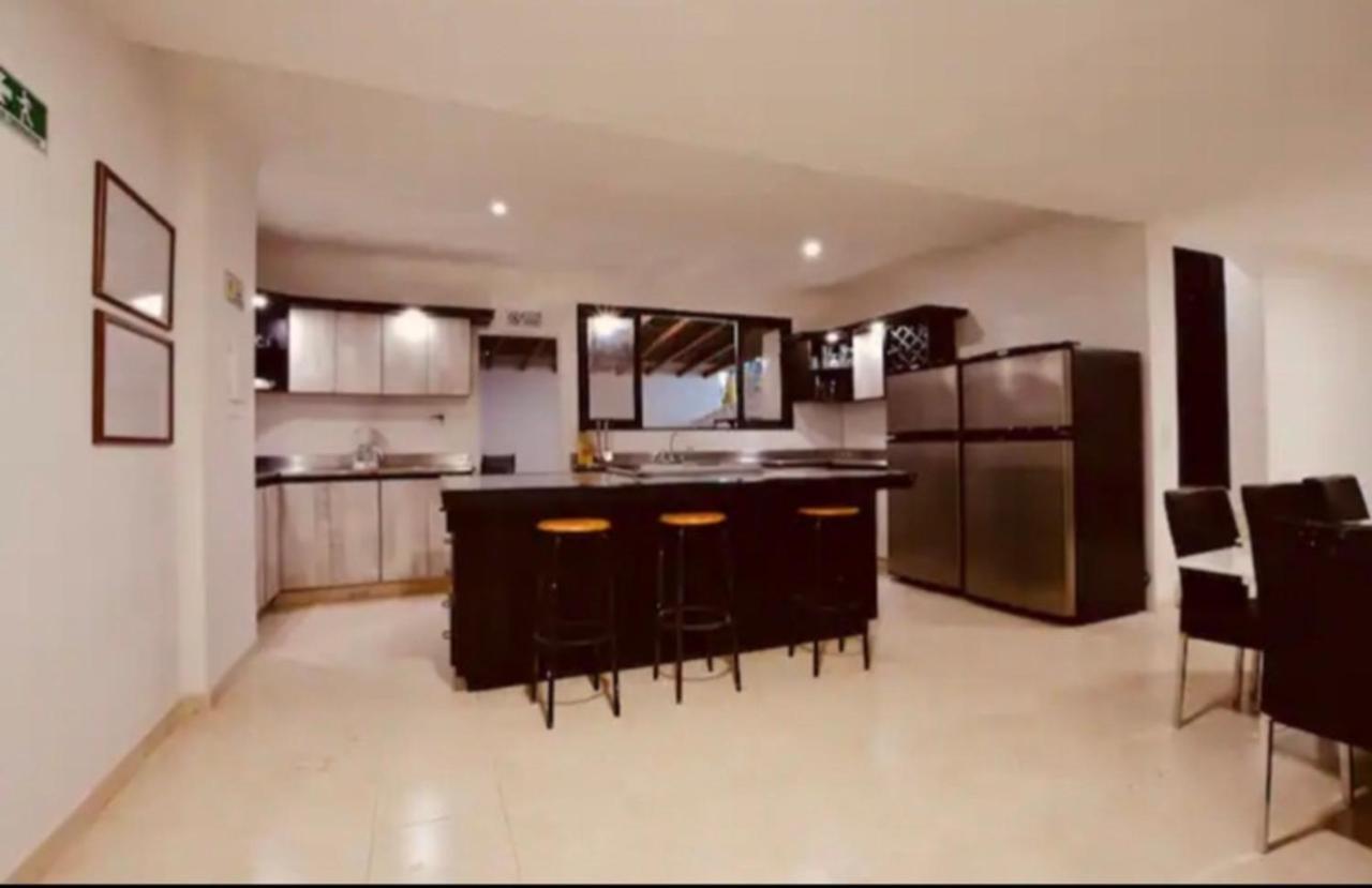 Poblado Tropical 13 Bedroom Mansion Pool Jacuzzi Ac Butler 5 Minutes To Lleras Villa