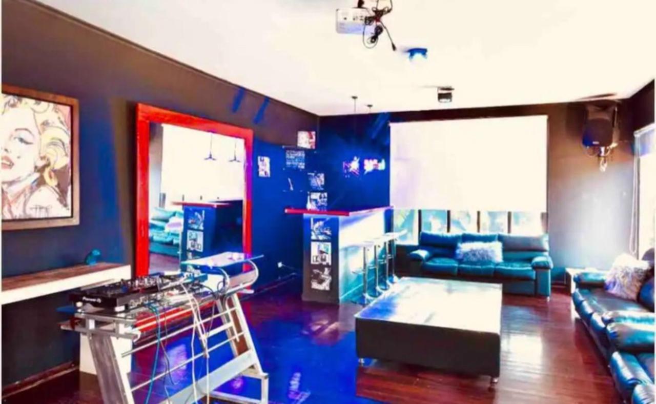 Poblado Tropical 13 Bedroom Mansion Pool Jacuzzi Ac Butler 5 Minutes To Lleras