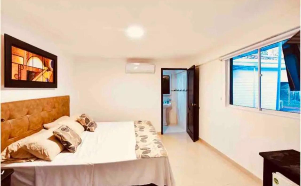 Poblado Tropical 13 Bedroom Mansion Pool Jacuzzi Ac Butler 5 Minutes To Lleras