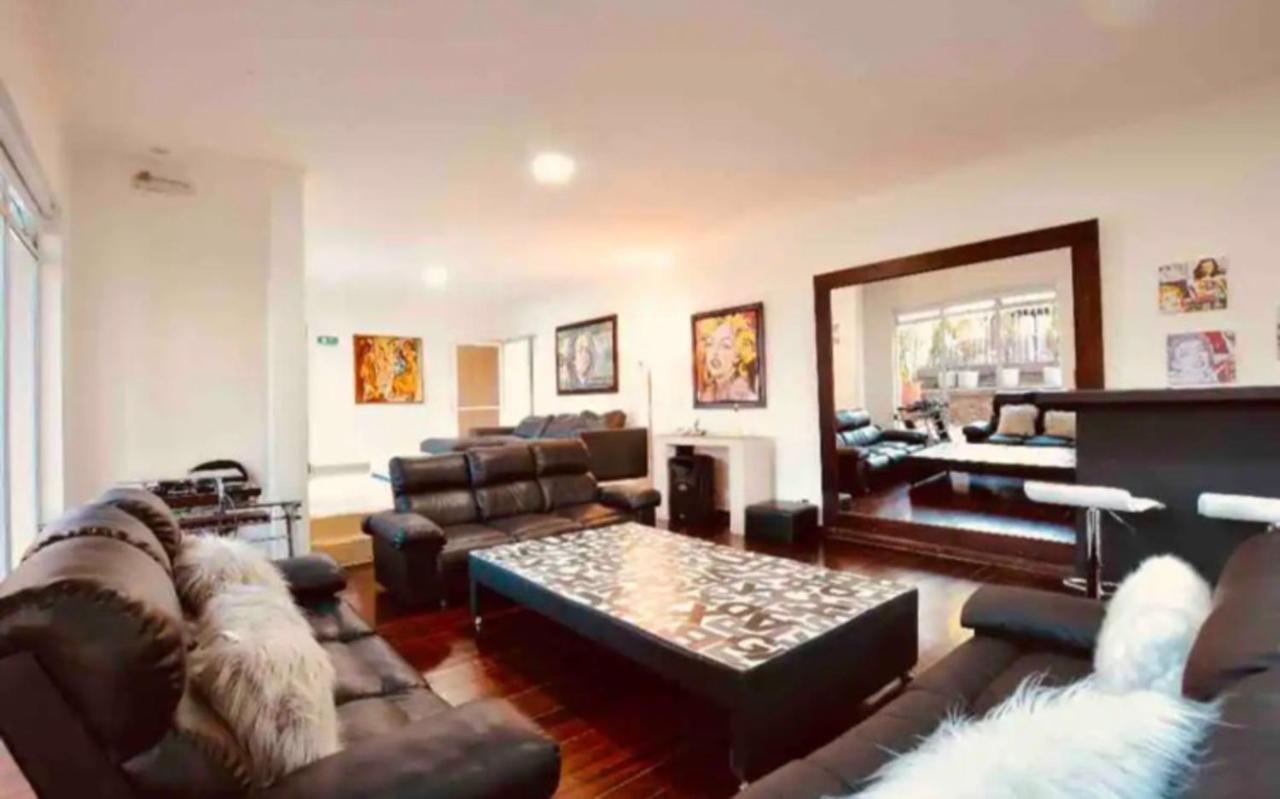 Poblado Tropical 13 Bedroom Mansion Pool Jacuzzi Ac Butler 5 Minutes To Lleras * Medellín