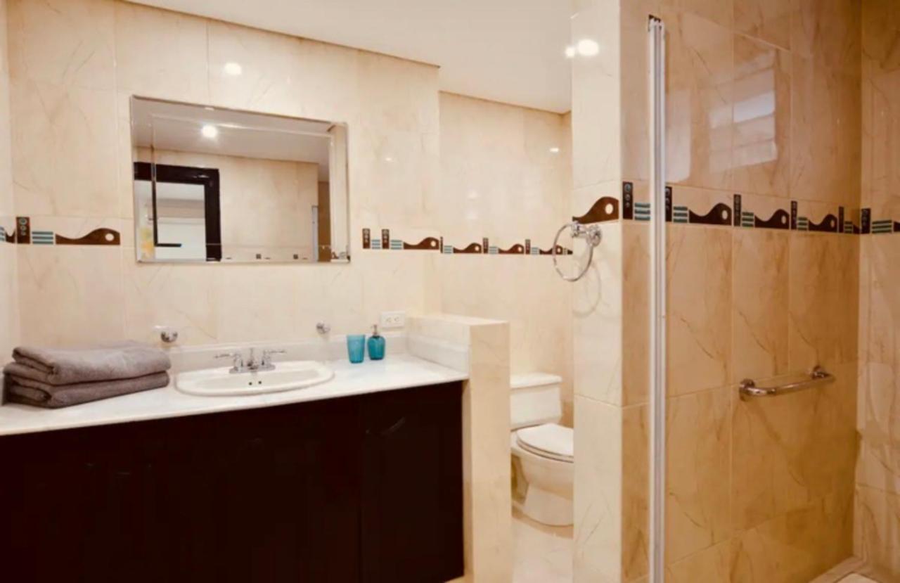 Villa Poblado Tropical 13 Bedroom Mansion Pool Jacuzzi Ac Butler 5 Minutes To Lleras
