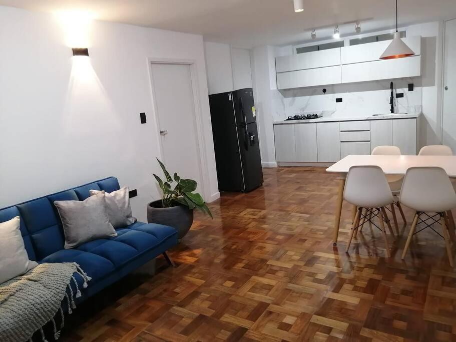 Modern Apartment-1 Block From El Poblado Park