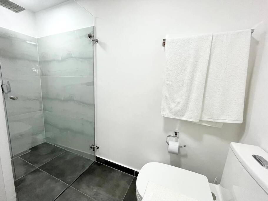 Modern Apartment-1 Block From El Poblado Park Apartamento *